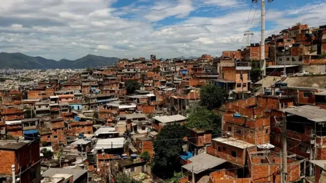 Várias casas em uma comunidade