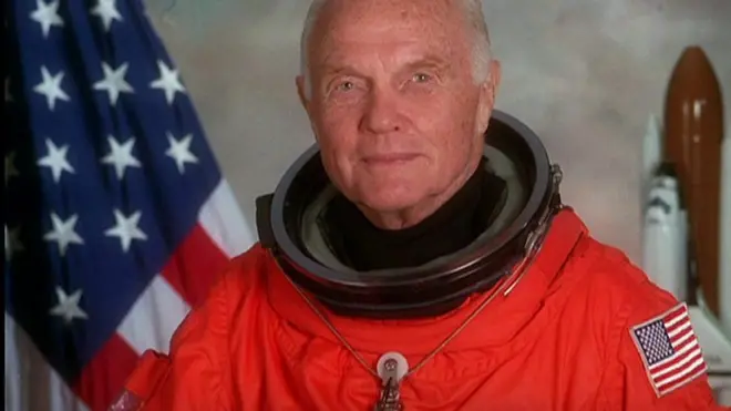 وفاة جون غلين، اول رائد فضاء امريكي يكمل دورة حول كوكب الارض