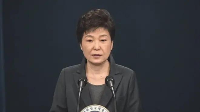 پارک گون-هه از مردم پوزش خواست