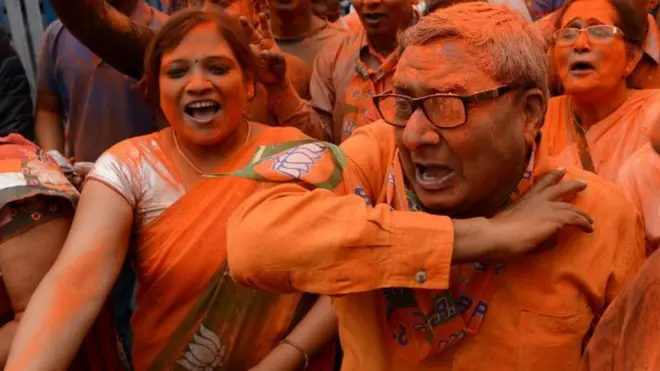 સિલીગુડીમાં ઉજવણી કરી રહેલા ભાજપનાં કાર્યકરો