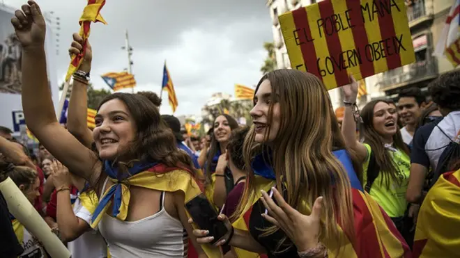 لماذا تجري كتالونيا استفتاء على استقلالها عن إسبانيا؟