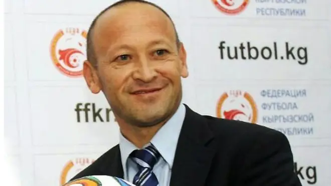 48 жаштагы футбол калысы жалпысы болуп дүйнөлүк чемпионаттагы 9 оюнда калыстык кылган.