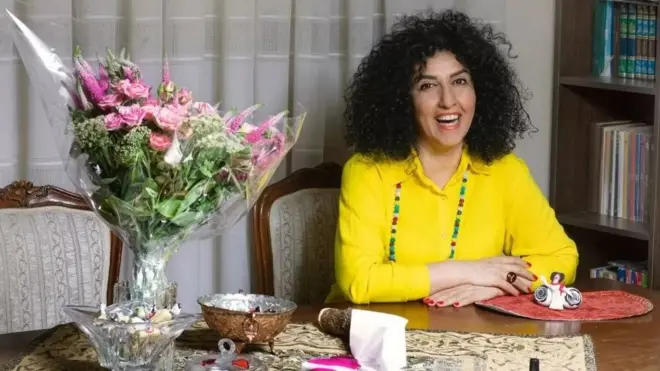 นาร์เกซ โมฮัมมาดี นักรณรงค์ต่อสู้เพื่อสิทธิสตรีในอิหร่าน 