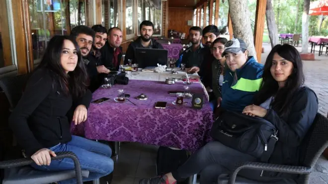 Son KCK ile kapatıldığı duyurulan DİHA ve JİNHA'nın muhabirleri bir arada