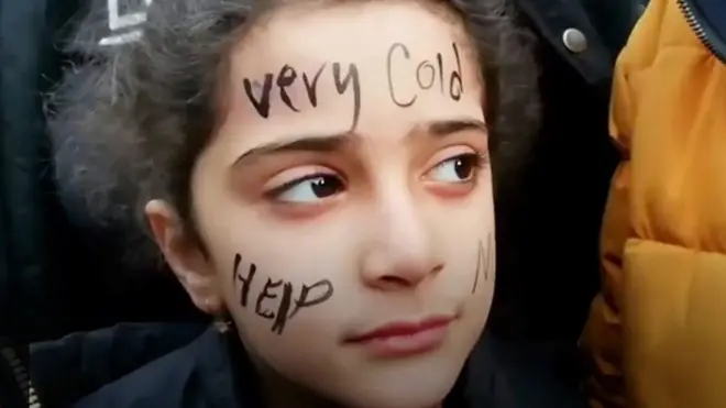 బెలారస్‌లో విపరీతమైన చలిలోనే శరణార్ధులు టెంట్లు వేసుకుని జీవిస్తున్నారు.