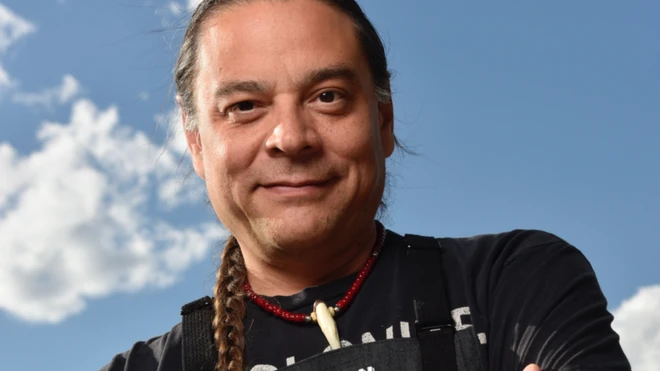 Sean Sherman se hace llamar "el chef sioux".