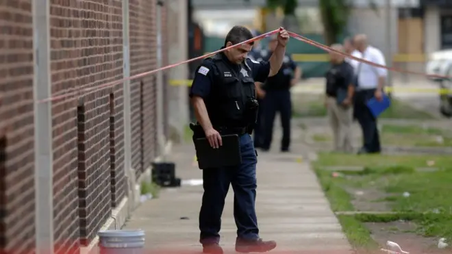 지역 경찰관 에디 존슨은 기자들에 온 도시가 지쳤다고 말했다