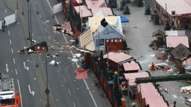 View of the Christmas market at the Kaiser Wilhelm Memorial Church in Berlin, Germany, 21 November 2016.