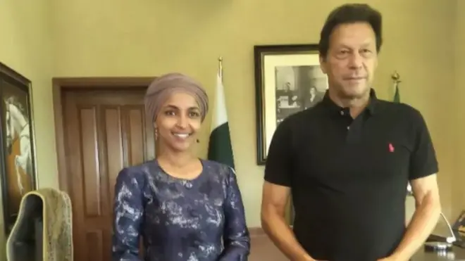 Ilhan ayaa markii ay Pakistan tagtay la kulantay Ra'iisul Wasaarihii xilka laga xayuubiyay, Imran Khan