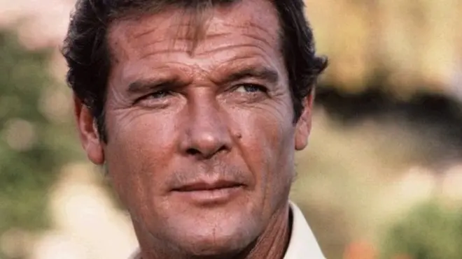 Roger Moore memerankan James Bond dari 1973 hingga 1985, diawali film Live and Let Die.