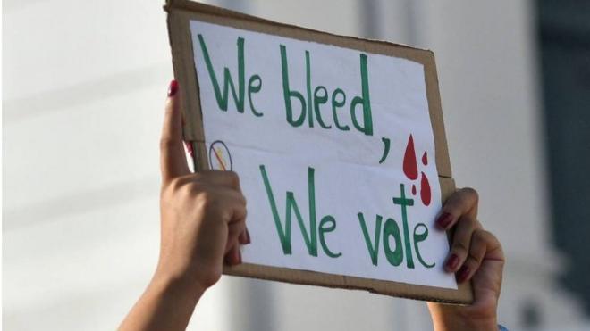 Ativista com cartaz dizendo "Nós sangramos e votamos"jogo do bicho online federalum protesto contra os impostos sobre os produtosjogo do bicho online federalhigiene menstrualjogo do bicho online federalKatmandu, no Nepal, no dia 6jogo do bicho online federaloutubrojogo do bicho online federal2021.