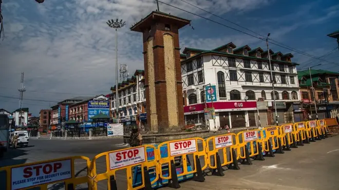 जम्मू-कश्मीर और लद्दाख के युवा अब रोज़गार के लिए चिंतित हैं.