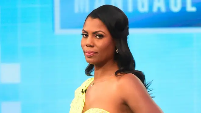 أجرت أوماروسا عدة لقاءات مع وسائل إعلام تحدثت خلالها عن الترسيب الصوتي لمكالمتها مع ترامب وكتابها :المعتوه"