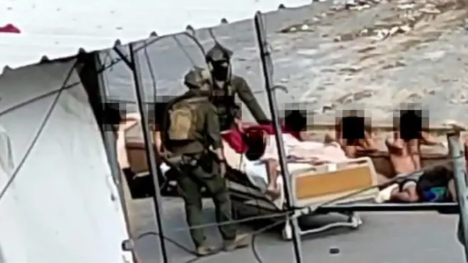 Verifikovani snimci prikazuju ljude privedene nakon racije u bolnici Naser