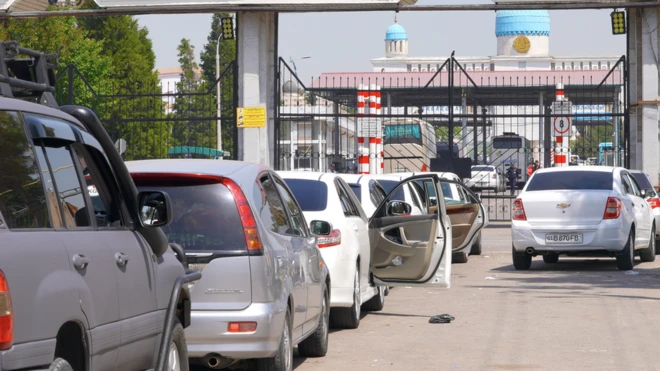 Тошкентда қиммат бўлгани учун ўзбекистонликлар Қозоғистонга ўтиб автомобилига бениз ёки газ қуйдираётгани хабарлари тарқалмоқда