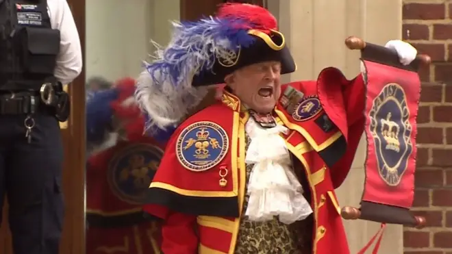 Про народження принца оголошує неофіційний міський оповісник