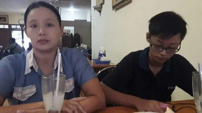 Mario dan ibunya saat didatangi GP Ansor.