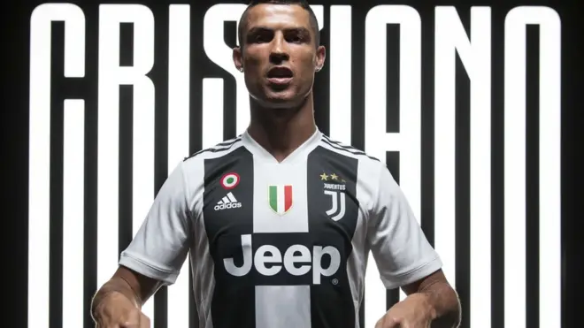 رونالڈو یووینٹس کی تاریخ میں سب سے مہنگے کھلاڑی ہیں۔ اس سہ پہلے یہ اعزاز ارجنٹینا کے فارورڈ گونزالو ہیگوئن کے پاس تھا۔