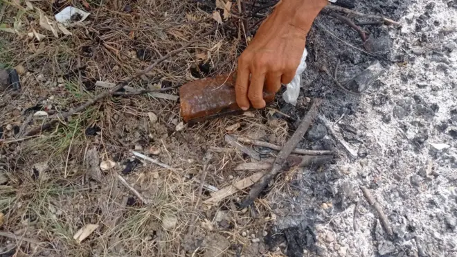 ဦးဝင်းကျော်ရဲ့ မျက်မှန်ဘူးကို ရုပ်အလောင်းတွေအနီးတွေ့ရပုံ