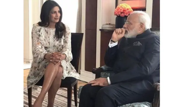 Priyanka Chopra alituma picha hii kwenye Facebook