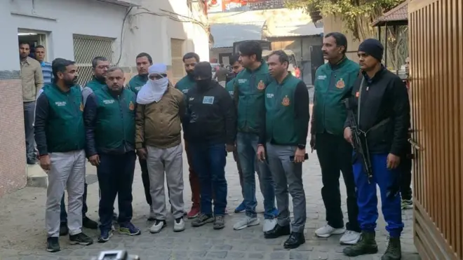 दिल्ली पुलिस ने दो संदिग्धों को गिरफ़्तार किया है