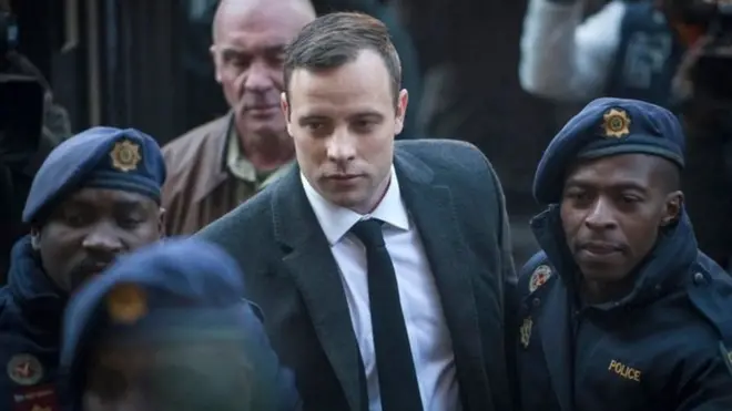 Oscar Pistorius sert une peine de six ans pour le meurtre de sa petite-amie