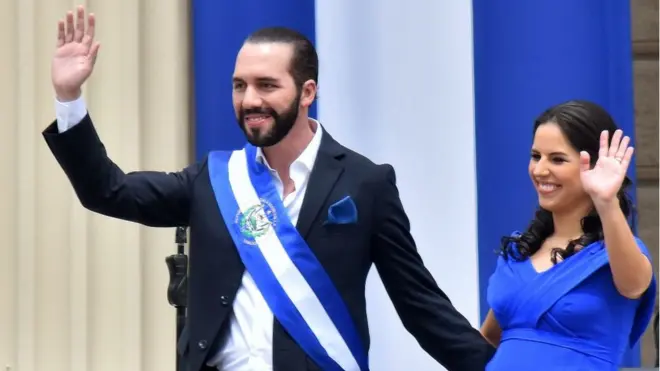 Bukele tomó posesión este sábado en San Salvador.