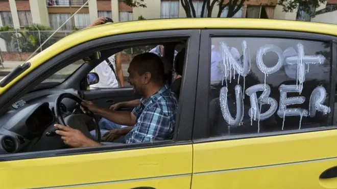 أثارت شركة أوبر احتجاجات من سائقي التاكسي المعترف بهم قانونيا في العديد من الدول