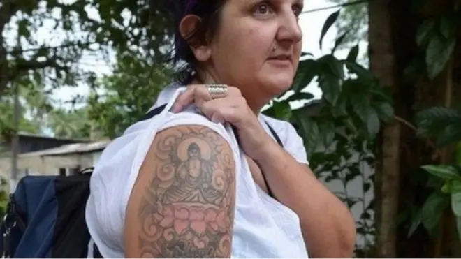 Naomi Coleman d ideportasi dari Sri Lanka karena bertato Budha.