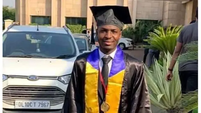 Na just four months ago 22 year old Sammani return from India wia go do im university degree for computer science.