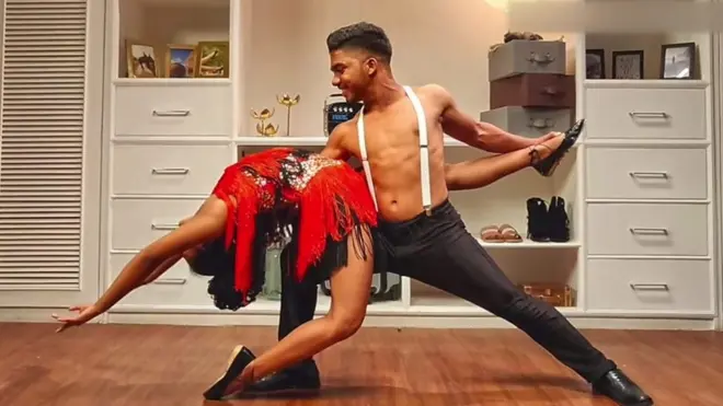 टीवी शो अमरीकाज़ गॉट टैलेंट में भारत की डांस जोड़ी चर्चा में है.