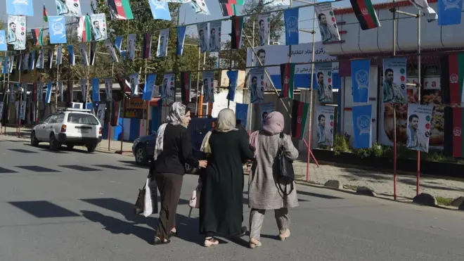 د ټاکنو کمېسیون د شمېرو له مخې د تلې میاشتې پارلماني ټاکنو لپاره ۲۵۶۵ کسانو ځانونه کاندید کړي دي چې په دې کې یوازې ۴۰۰ یې ښځې دي.