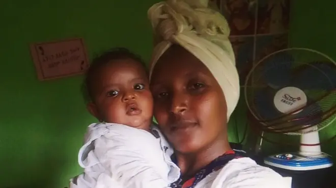 አልማዝ ከልጇ ጋር