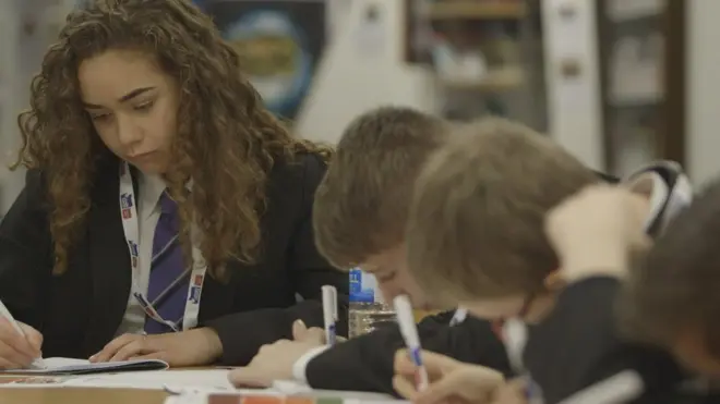 ተምሃሮ ኣካዳሚ ማሕበረሰብ ሱቶን