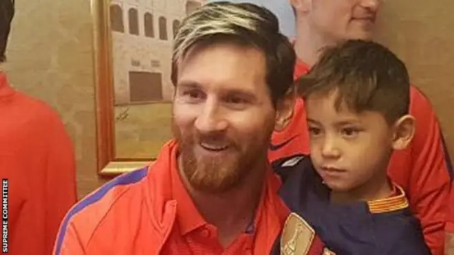 Lionel Messi bertemu dengan Murtaza Ahmad di ibukota Qatar, Doha.
