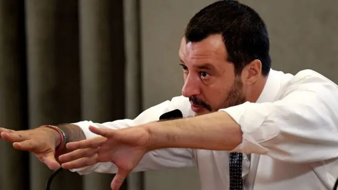 Міністр внутрішніх справ Італії Маттео Сальвіні заявив, що його країна більше не прийматиме судна з мігрантами