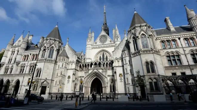 Високий суд Англії минулого року сказав що вважає суперечку про український борг Росії відносинами суверенних держав, що не входить до його компетенції.