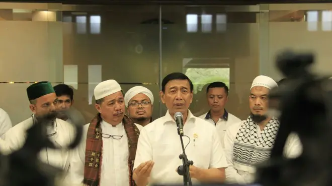 Dalam diskusi tersebut, perwakilan massa menyampaikan tuntutan agar jangan ada kriminalisasi ulama.