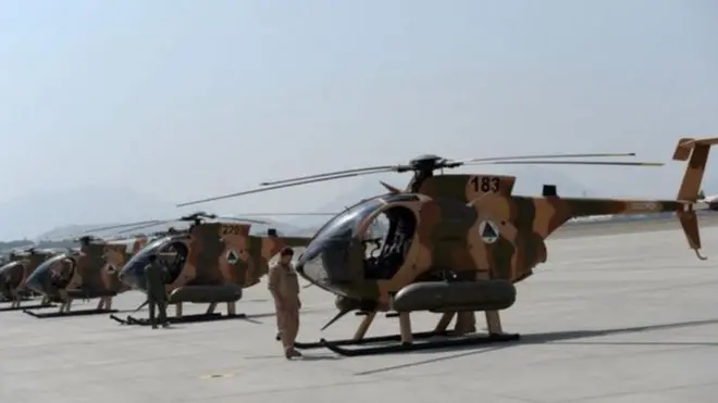 په افغانستان کې د طالبانو له واکمنېدو سره د نړیدلي افغان پوځ یو شمېر چورلکي تاجکستان او ازبکستان ته ولېږدول شوې (ارشیف تصویر)