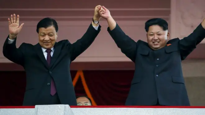 කිම් ජොන් අන් චීන කොමියුනිස්ට් පක්ෂයේ නායකයකු වන ලියූ යුන්ෂාන් සමඟ