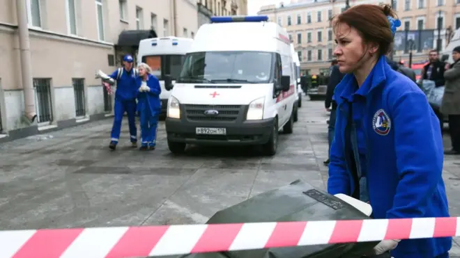 В спасательной операции, по данным властей Санкт-Петербурга, участвовали более 40 бригад скорой помощи