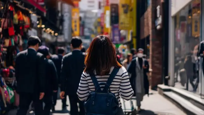 تعرف على البلد الذي لا يُعد فيه السؤال عن العمر وقحًا