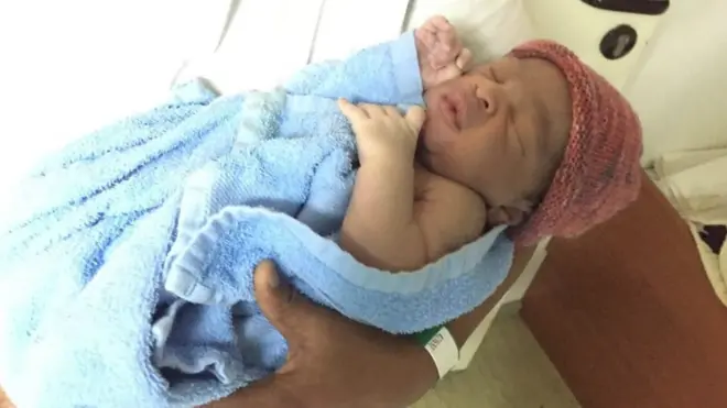 Faith, la mère et Otis, le père ainsi que leurs deux autres enfants étaient parmi les migrants qui ont été amenés à bord d'un navire de sauvetage.