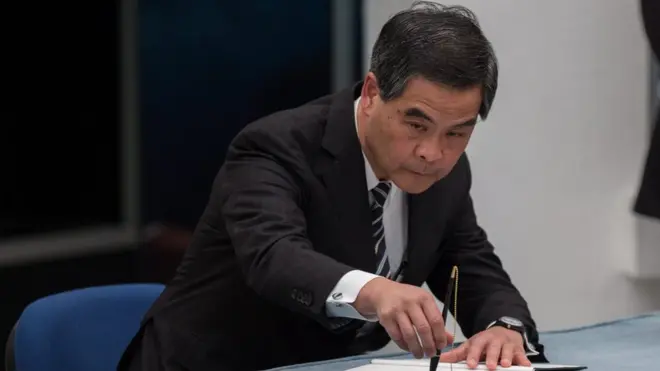 香港特首梁振英已经宣布不会争取连任