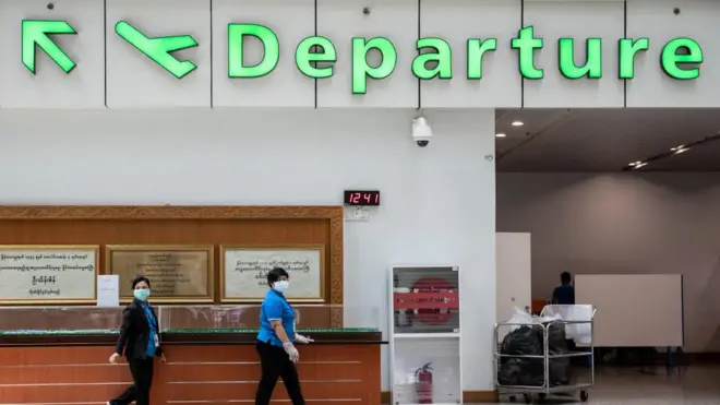 အလုပ်သမားတစ်ယောက် ပြည်ပထွက်ခွာအလုပ်လုပ်ဖို့ဆိုတာဟာ စစ်အာဏာသိမ်းတဲ့ ၂၀၂၁ခုနှစ်ကစလို့ တနှစ်ထက်တနှစ် ပိုပြီးခက်ခဲလာပါတယ်။ 