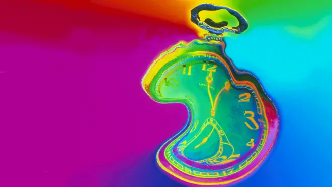 El tiempo se distorsionaría...