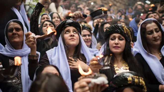 یزیدوں کے ہاں جمعے کا دن مقدس سمجھا جاتا ہے اور اس دن خاص طور پر لالییش میں ایک بڑی مذہبی تقریب منعقد ہوتی ہے۔