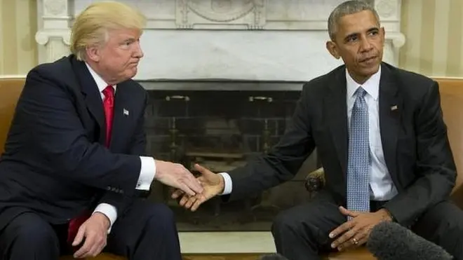 El saludo entre Trump y Obama en su primera visita a la Casa Blanca como presidente electo.