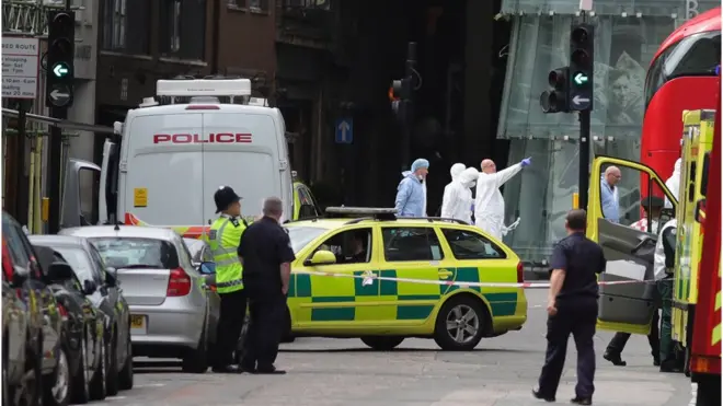 رأت التايمز أن تنظيم الدولة الإسلامية يشن همات في الغرب تعويضاً لخسارته أراضيه في دولة الخلافة في العراق وسوريا