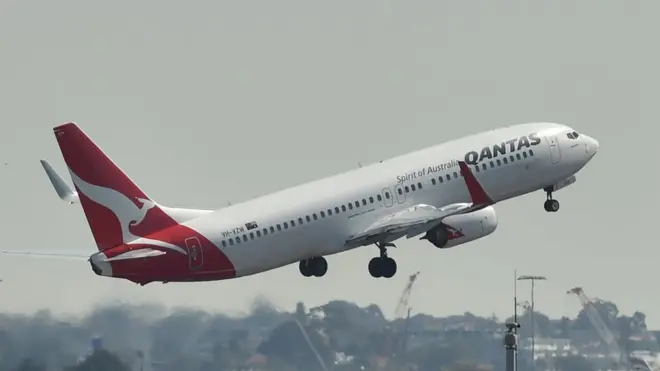 ایک صدی سے کم عرصے میں آسٹریلیا سے برطانیہ کا سفر جو سمندر کے راستے کبھی چھ ہفتوں کا ہوا کرتا تھا اب صرف 17 گھنٹوں کی ایک فلائٹ میں سمٹ گیا ہے۔